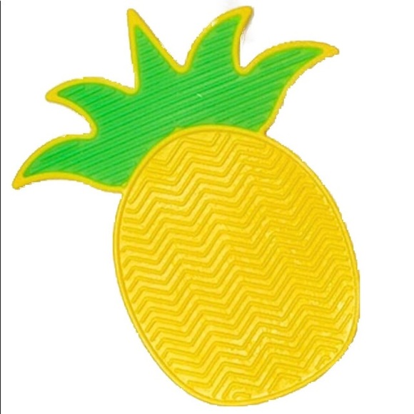 NWT Novelty Yellow & Green Pineapple Makeup Brush Silicone Cleaning Pad - Picture 1 of 5